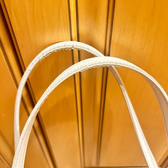 Authentic SALVATORE FERRAGAMO Gancini Medium Leather City Tote - Picture 3 of 9